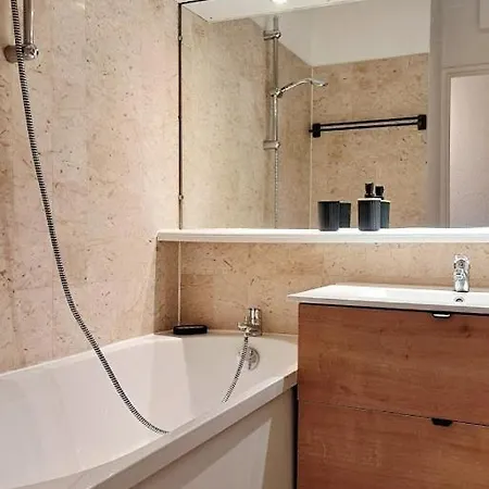 Apartment Avec Piscine, Quartier Calme Proche Centre Et Plages D'antibes