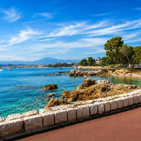 Climatise Avec Piscine, Proche Centre Et Plages D'antibes