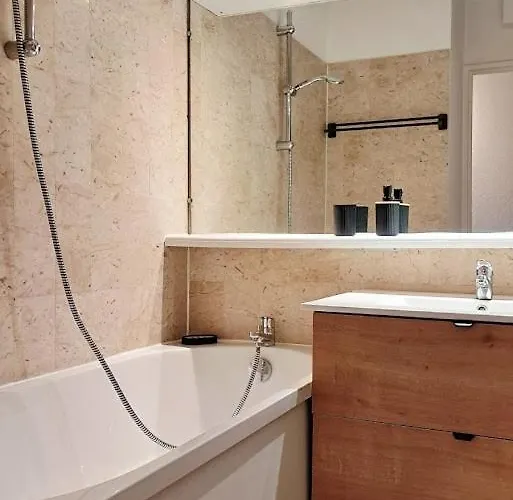 Apartman Avec Piscine, Quartier Calme Proche Centre Et Plages D'antibes