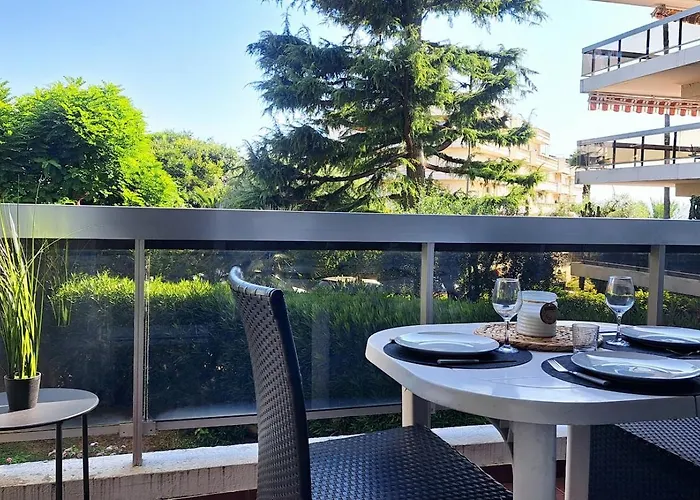 Avec Piscine, Quartier Calme Proche Centre Et Plages D'antibes Apartman *